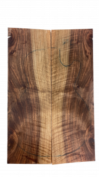 Top Walnut Europ. flamed, Character AA, 2-pcs. 8 mm